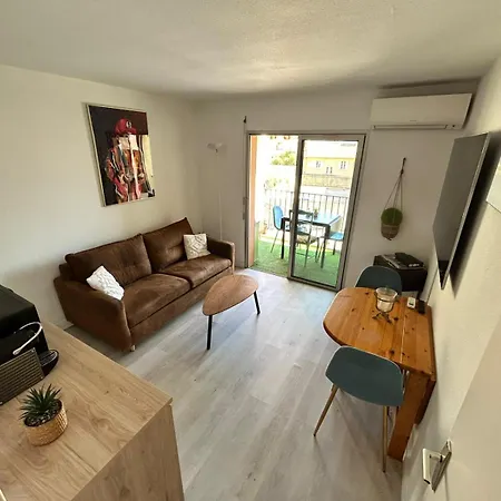 Beachside T2 With Balcony & Free Parking Apartment
