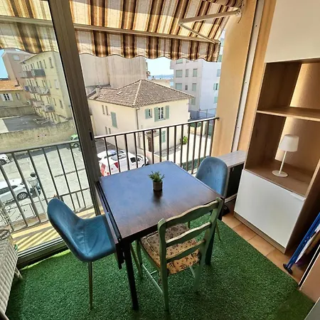 Beachside T2 With Balcony & Free Parking