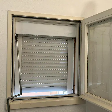 Beachside T2 With Balcony & Free Parking Apartment