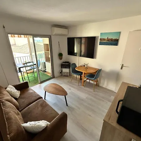 Beachside T2 With Balcony & Free Parking * Sainte-Maxime