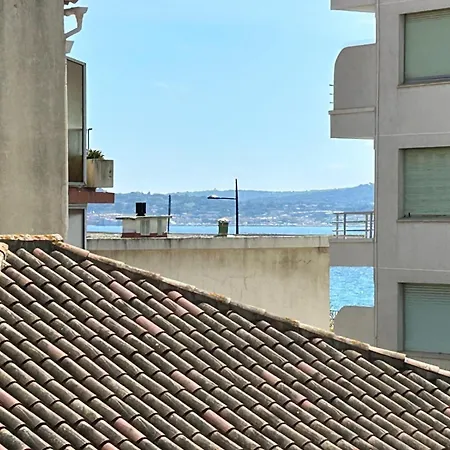 Beachside T2 With Balcony & Free Parking Apartment *