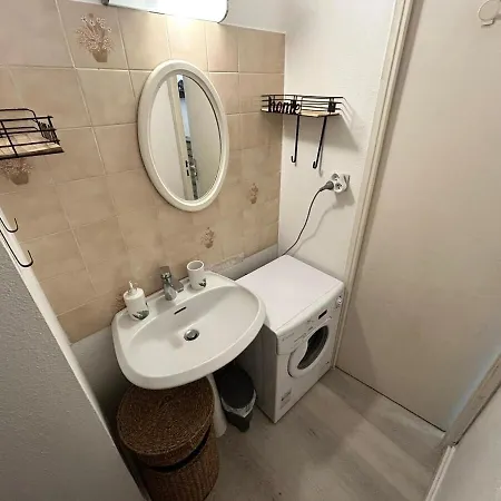 Beachside T2 With Balcony & Free Parking * Sainte-Maxime