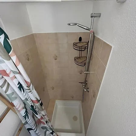 Beachside T2 With Balcony & Free Parking Sainte-Maxime